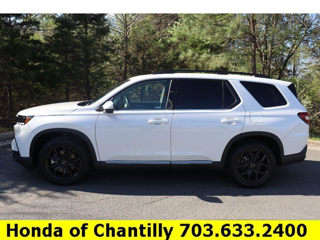Used 2025 Honda Pilot Touring image 4