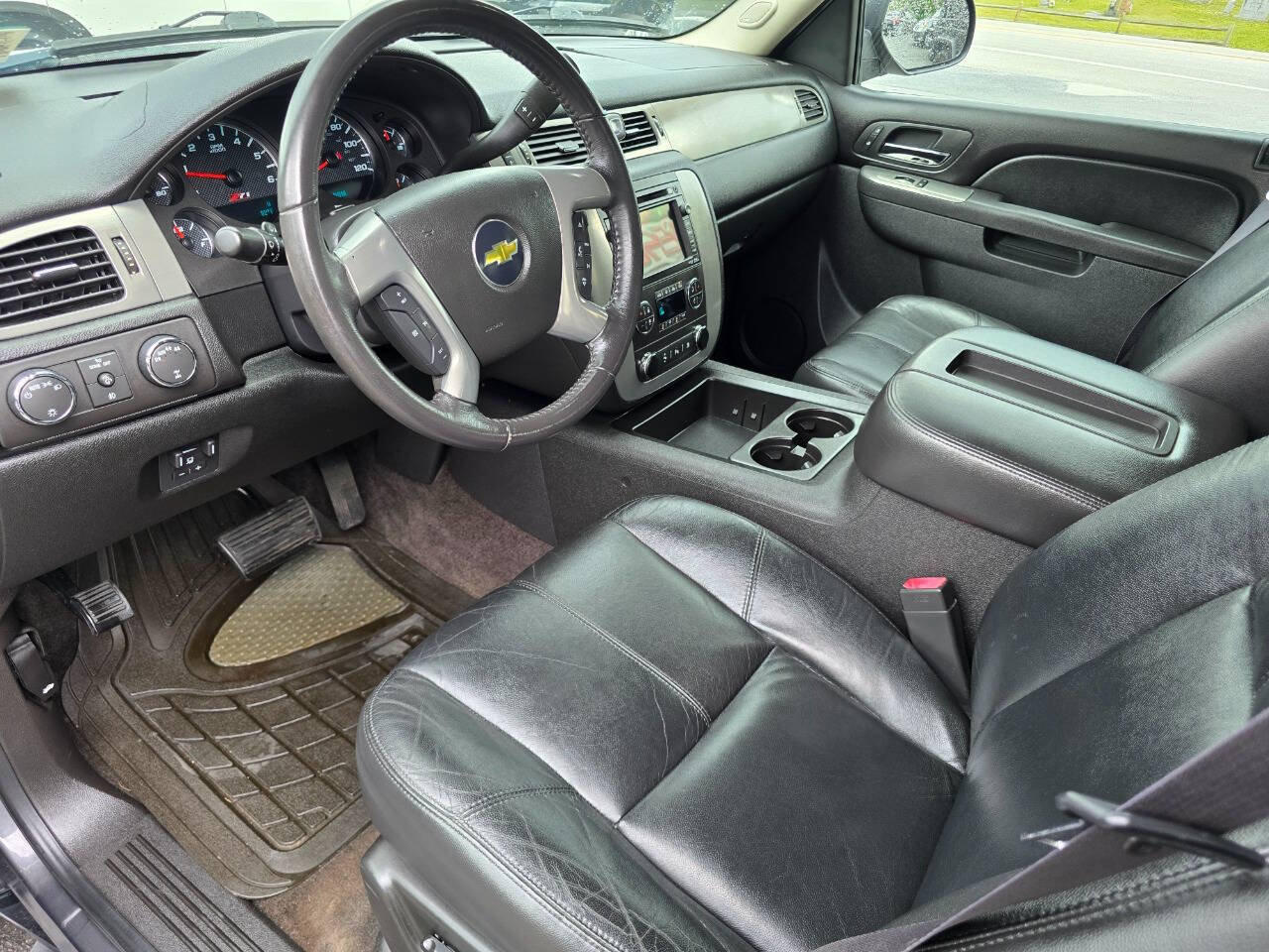 Used 2011 Chevrolet Avalanche LT w/ Luxury Package AWD/4WD image 15