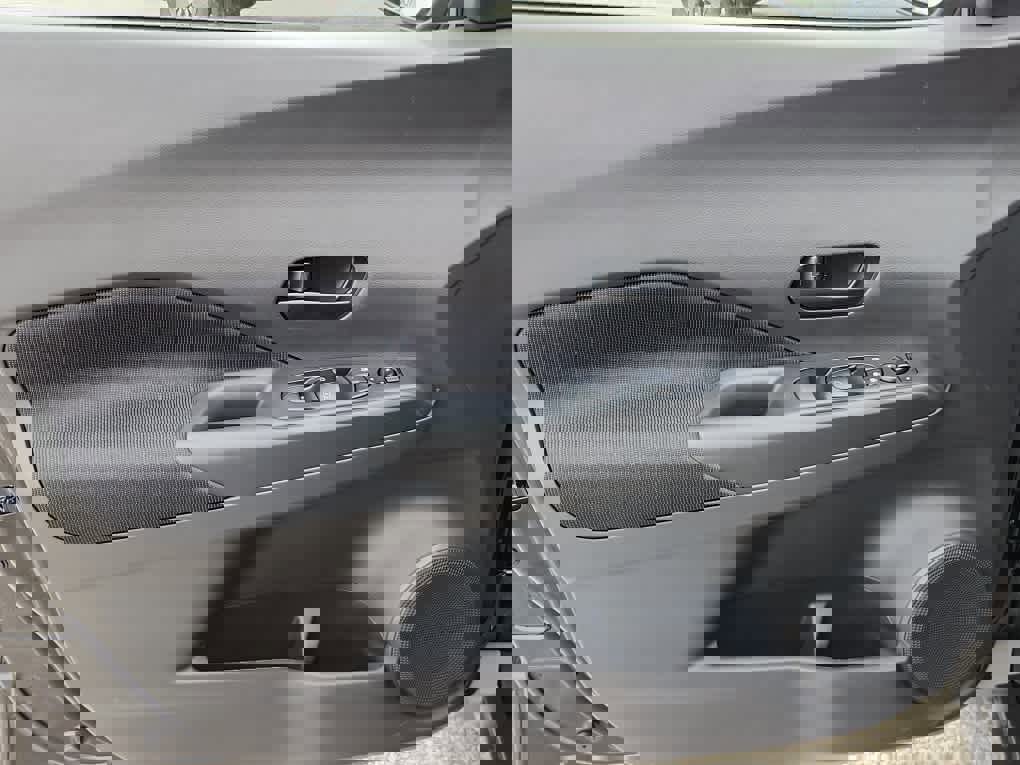 New 2025 Nissan Kicks Play S image 9