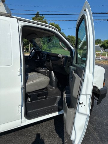 Used 2021 Chevrolet Express 3500 w/ Driver Convenience Package RWD image 21