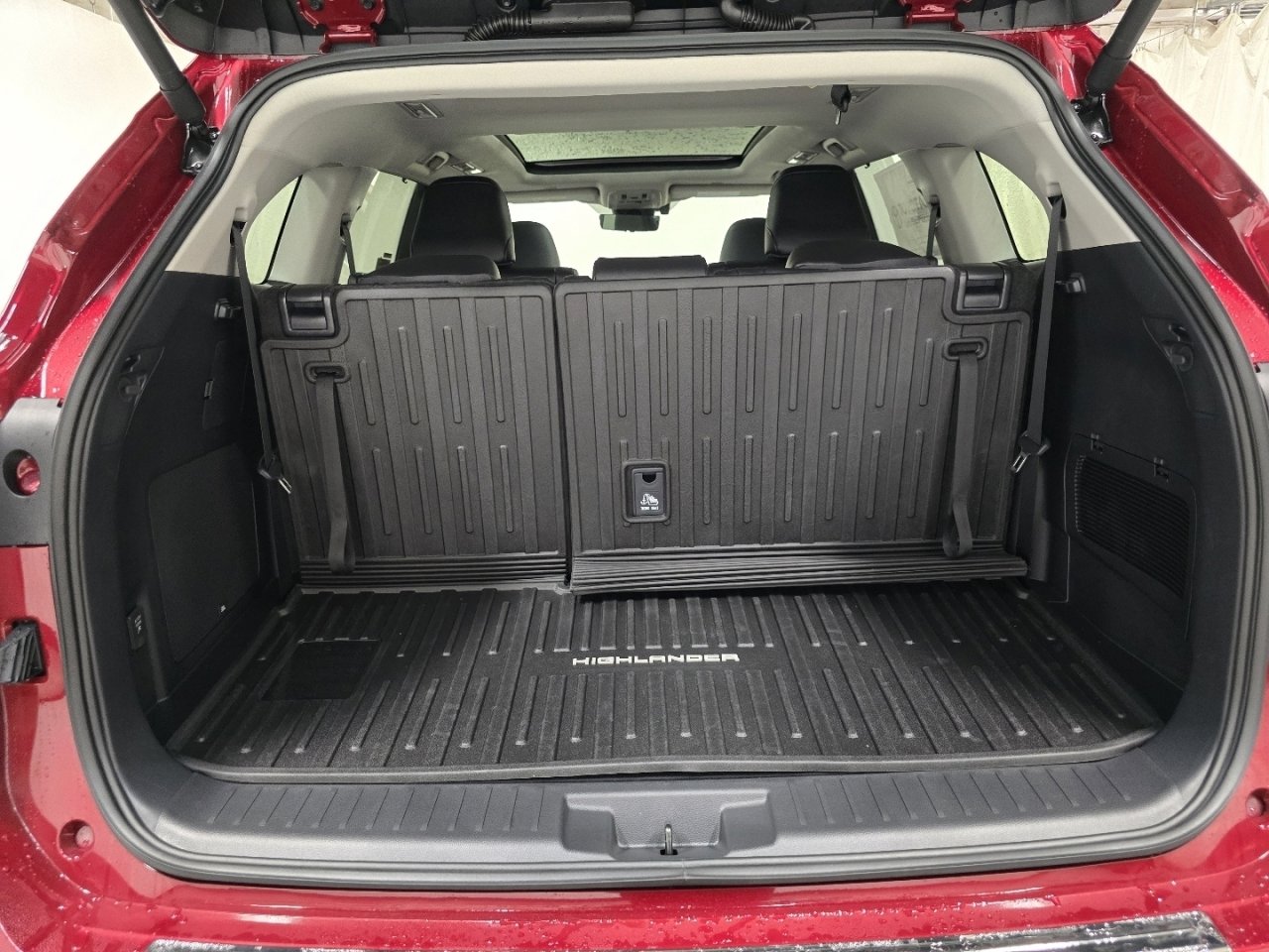 New 2026 Toyota Highlander Platinum image 19