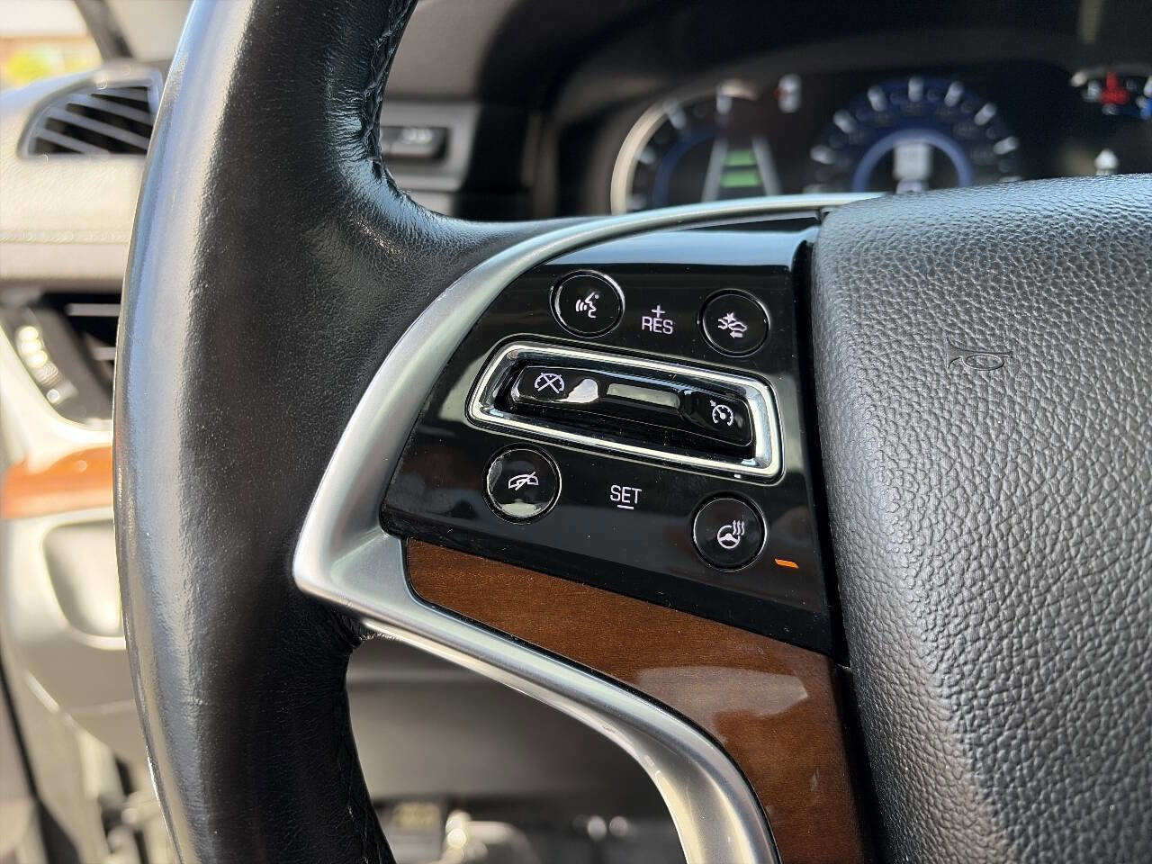 Used 2018 Cadillac Escalade Luxury AWD/4WD image 39