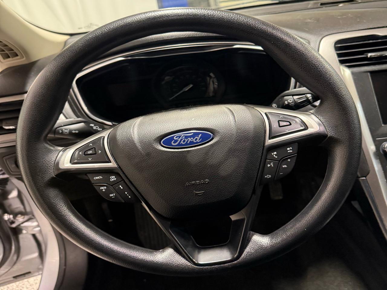 Used 2020 Ford Fusion SE image 19