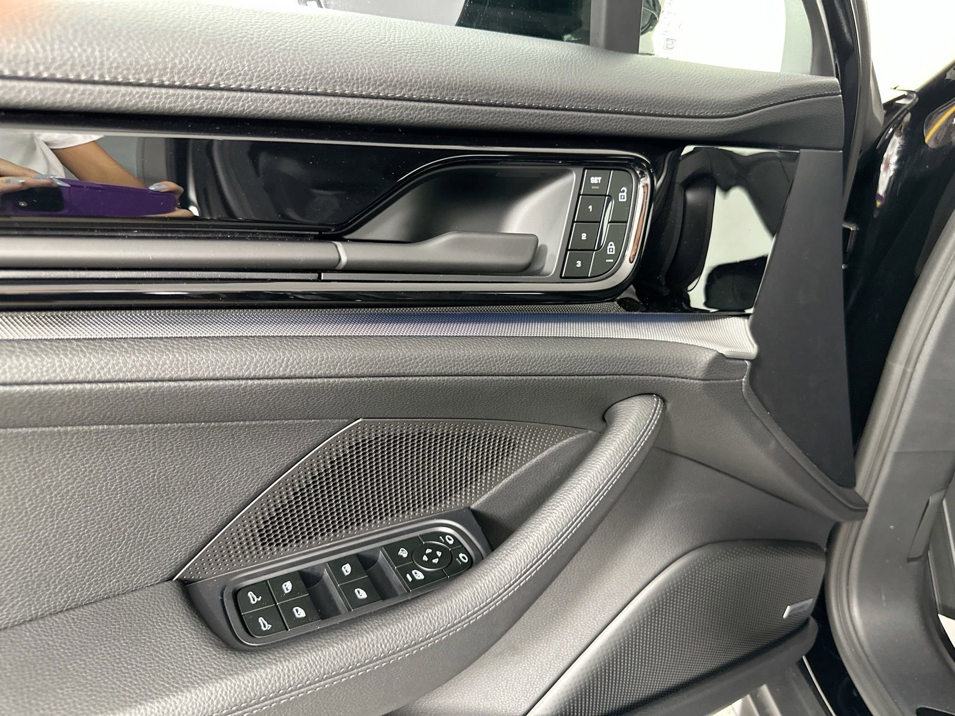 Certified 2025 Porsche Panamera 4 image 31