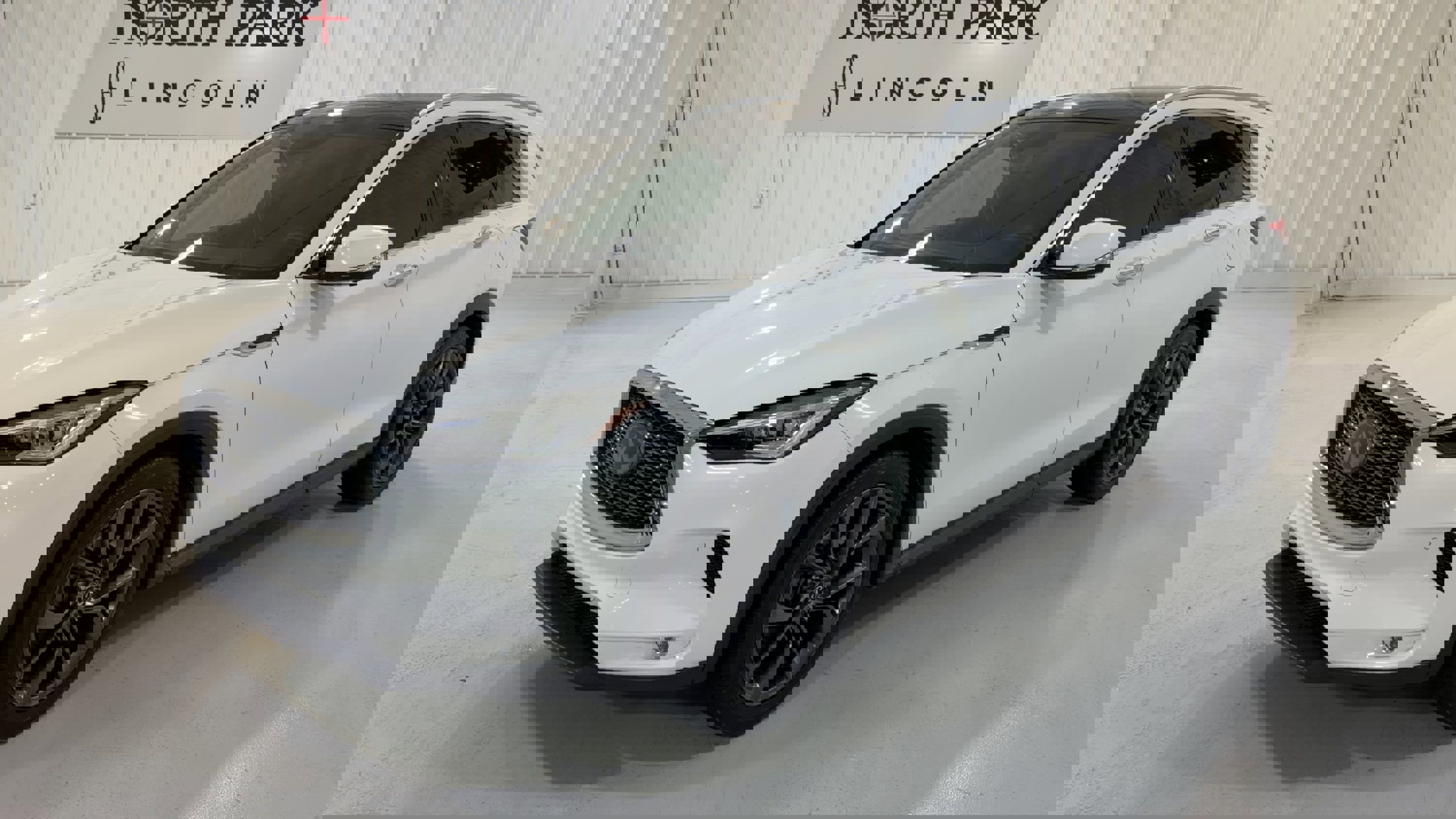 Used 2019 INFINITI QX50 Essential w/ Sensory Package FWD image 5