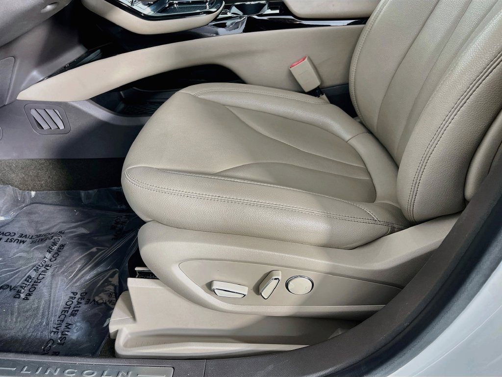 Used 2022 Lincoln Nautilus FWD image 25