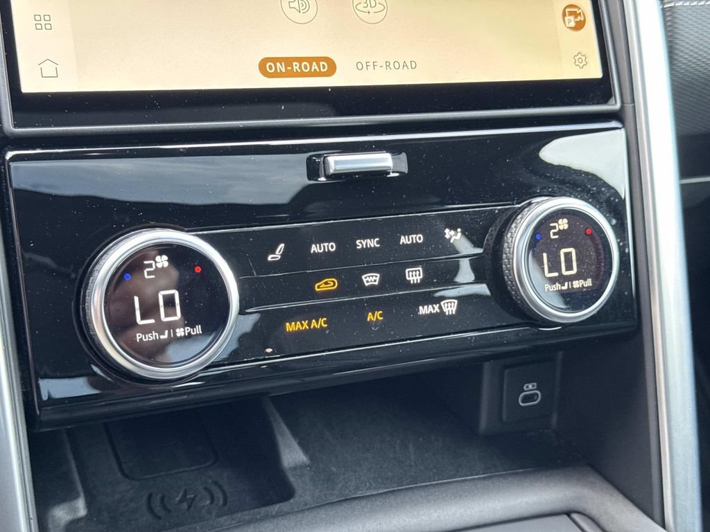 Certified 2024 Land Rover Discovery Dynamic SE AWD/4WD image 26