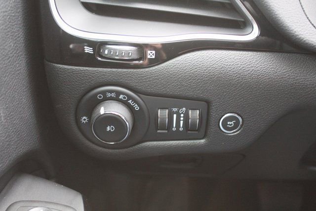 Used 2023 Jeep Cherokee Altitude Lux image 27