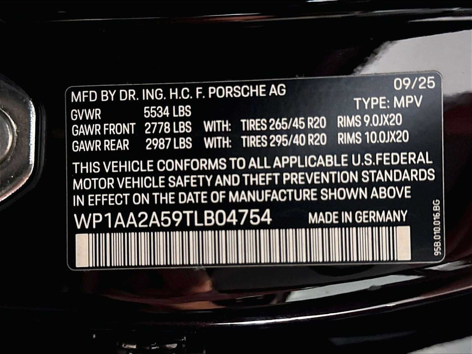 Used 2026 Porsche Macan AWD/4WD image 35