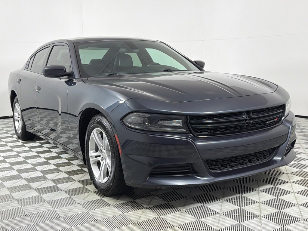 Used 2019 Dodge Charger SXT w/ Leather Interior Group image 3