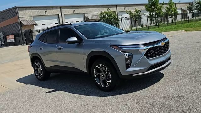New 2026 Chevrolet Trax LT w/ Driver Confidence Package FWD image 2