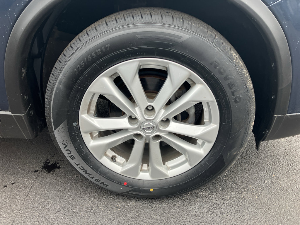 Used 2016 Nissan Rogue SV image 12