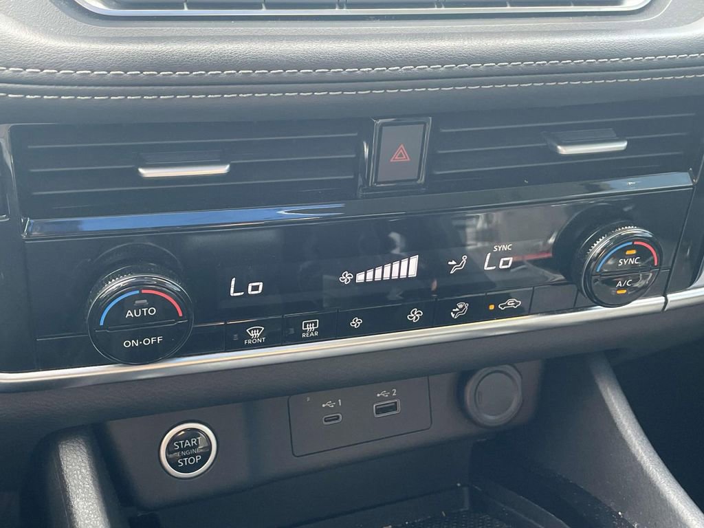 Used 2021 Nissan Rogue SV image 26