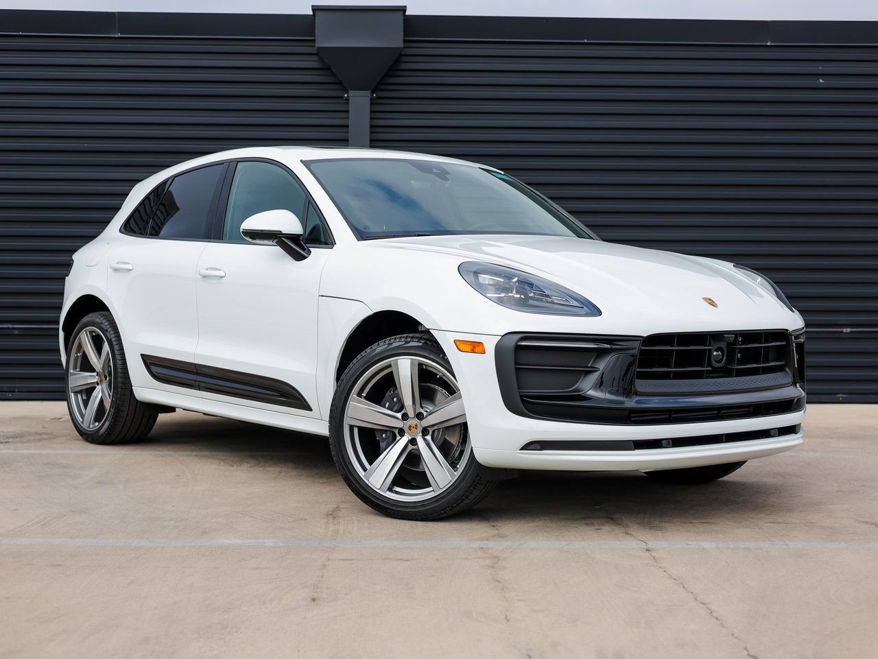 Certified 2026 Porsche Macan AWD/4WD image 9