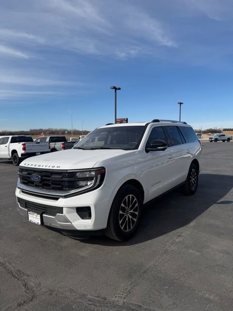 Used 2025 Ford Expedition Platinum image 4