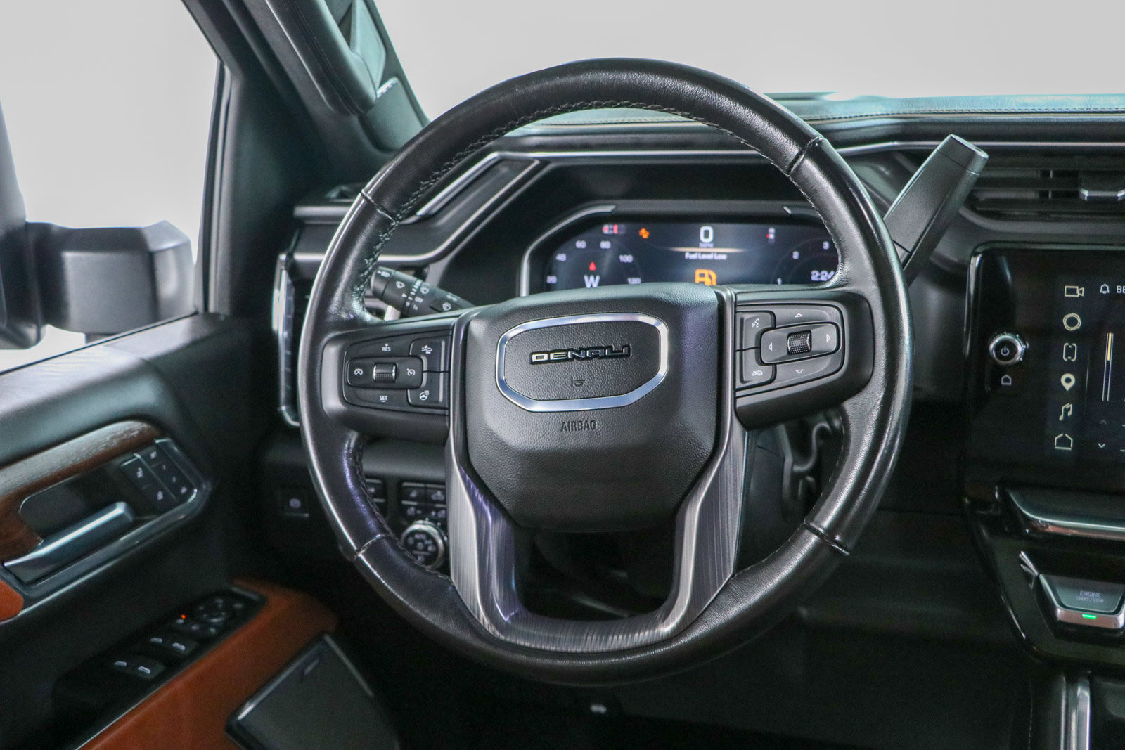 Used 2024 GMC Sierra 2500 Denali Ultimate w/ Max Trailering Package AWD/4WD image 13