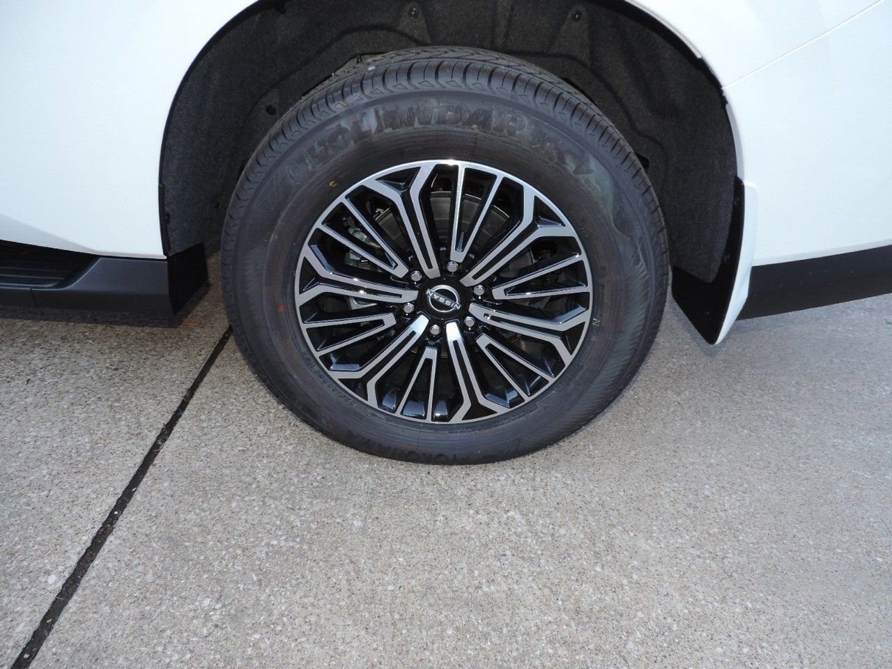 New 2026 Nissan Armada SL w/ Captain's Chari Seat Package image 15