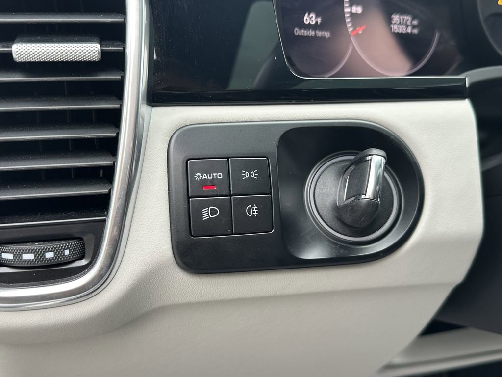 Used 2022 Porsche Cayenne S image 36