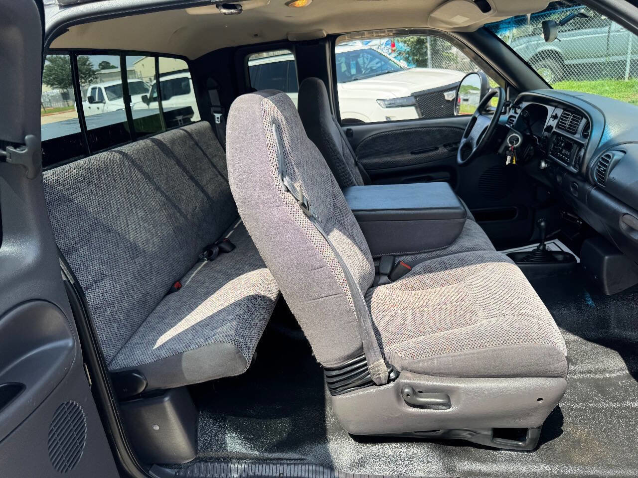 Used 1998 Dodge Ram 3500 Truck SLT LARAMIE 4X4 12V 5.9L CUMMI image 19