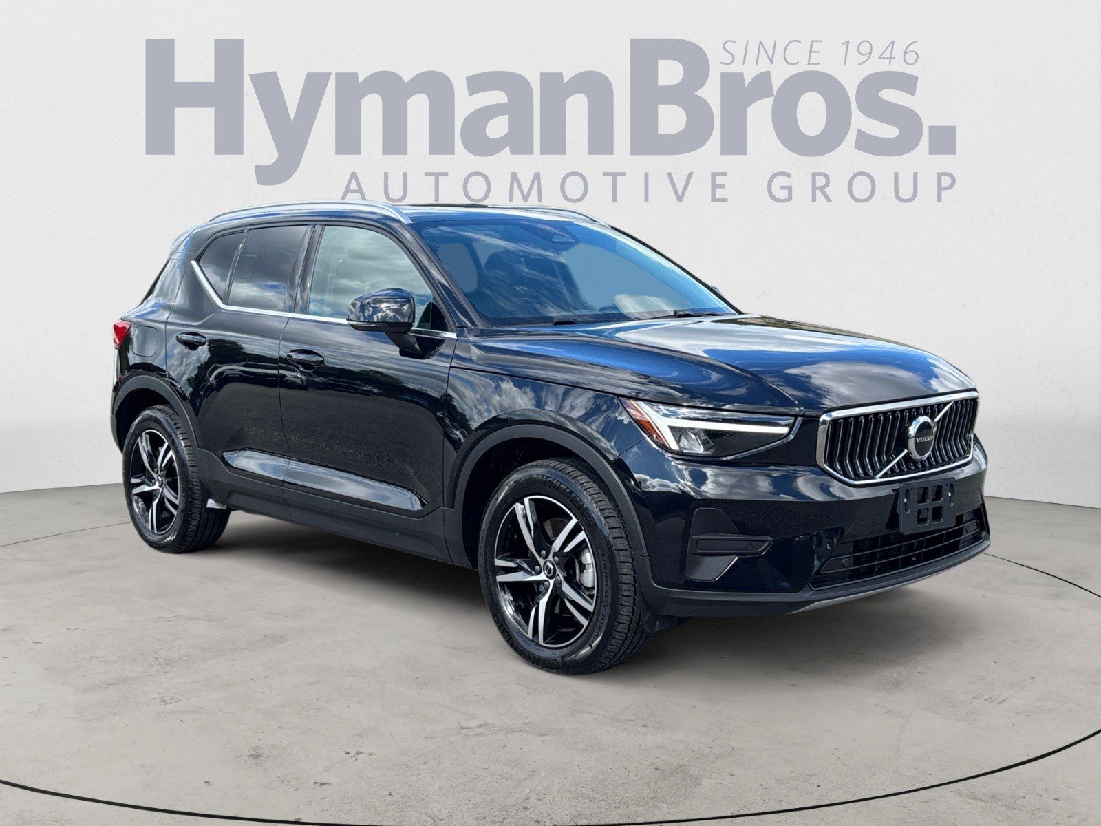 Used 2025 Volvo XC40 B5 Core