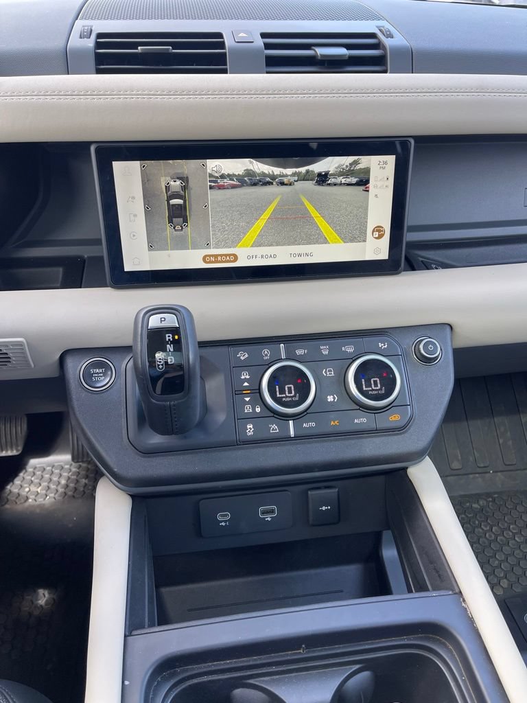 Used 2024 Land Rover Defender 110 X-Dynamic SE AWD/4WD image 22