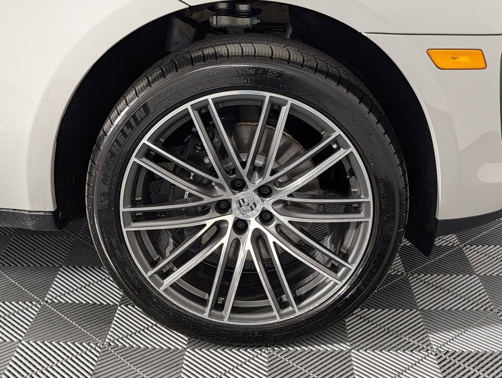 New 2026 Porsche Macan image 14