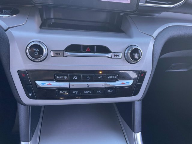 Used 2023 Ford Explorer XLT w/ Equipment Group 202A AWD/4WD image 32