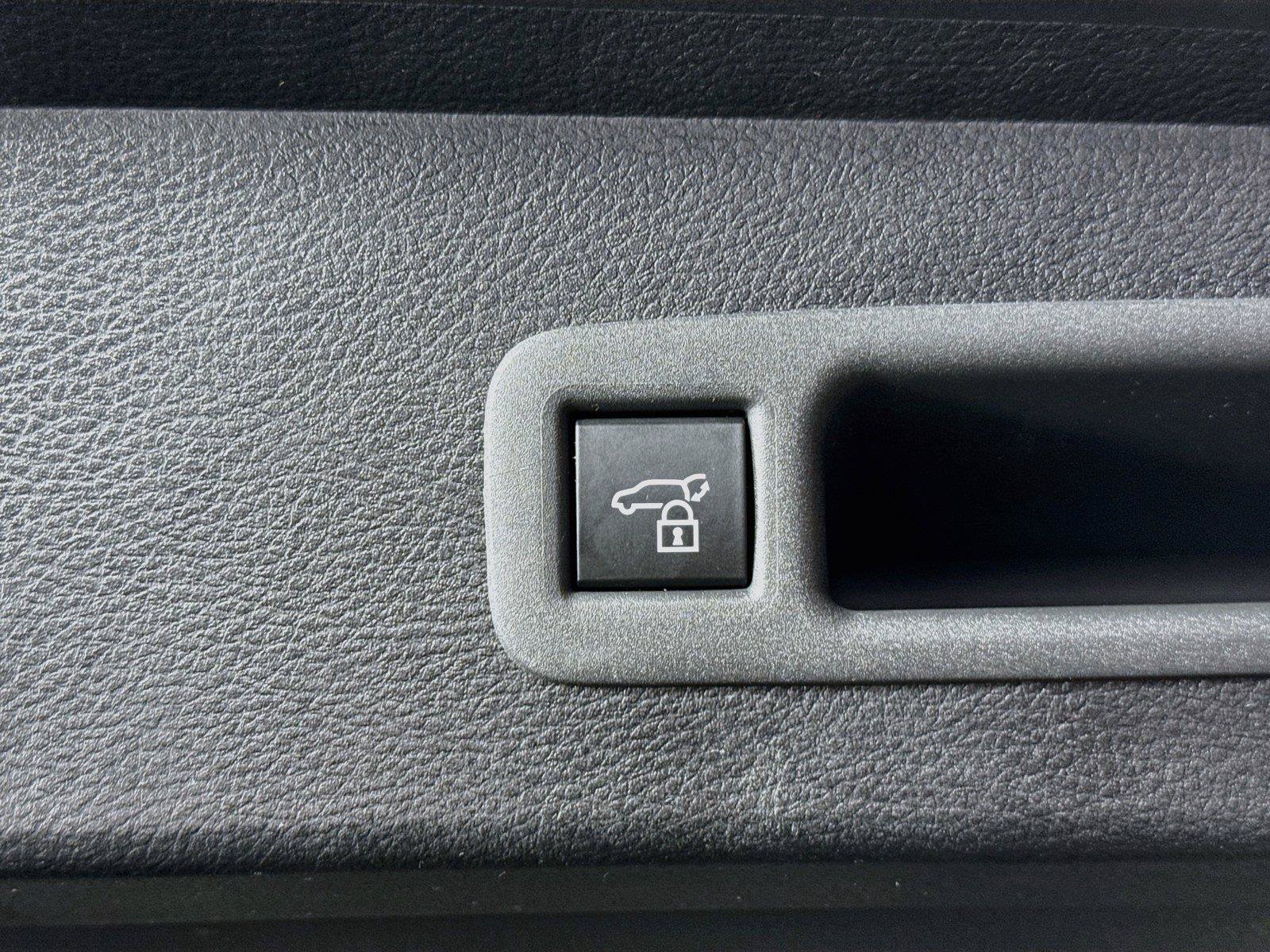 Certified 2026 Toyota Sienna XLE FWD image 41