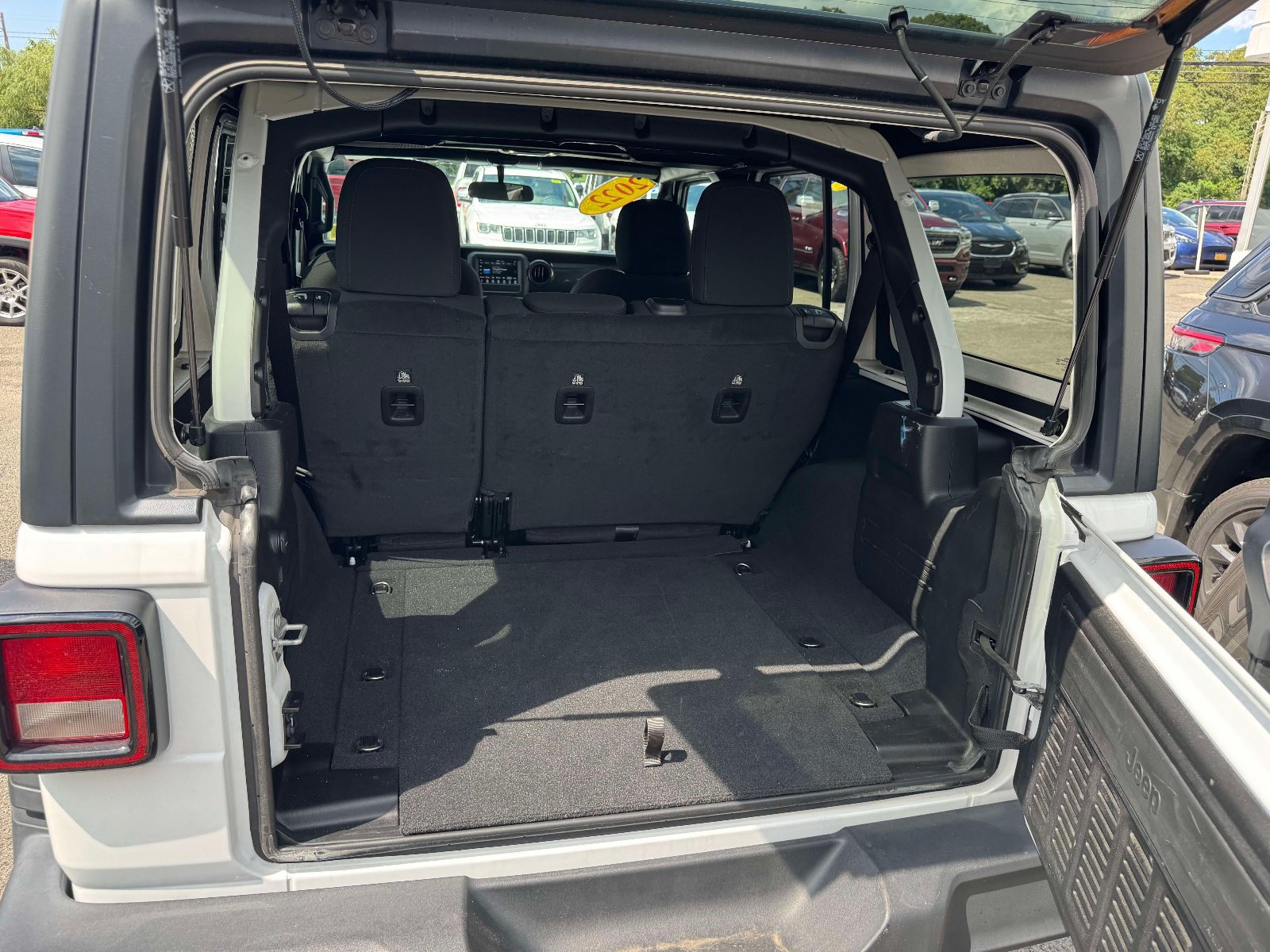 Used 2022 Jeep Wrangler Unlimited Sport AWD/4WD image 15