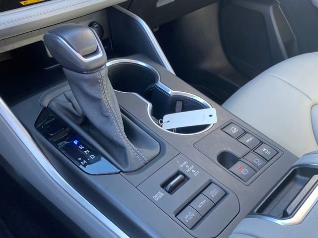 Used 2024 Toyota Highlander XLE image 11