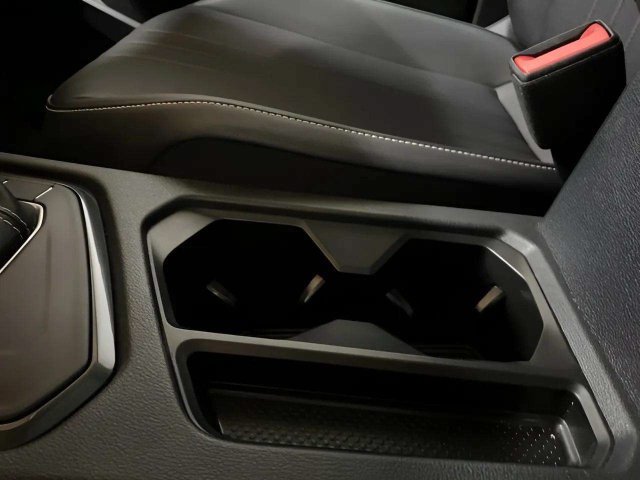 Used 2023 Volkswagen Tiguan SE w/ Panoramic Sunroof Package FWD image 58