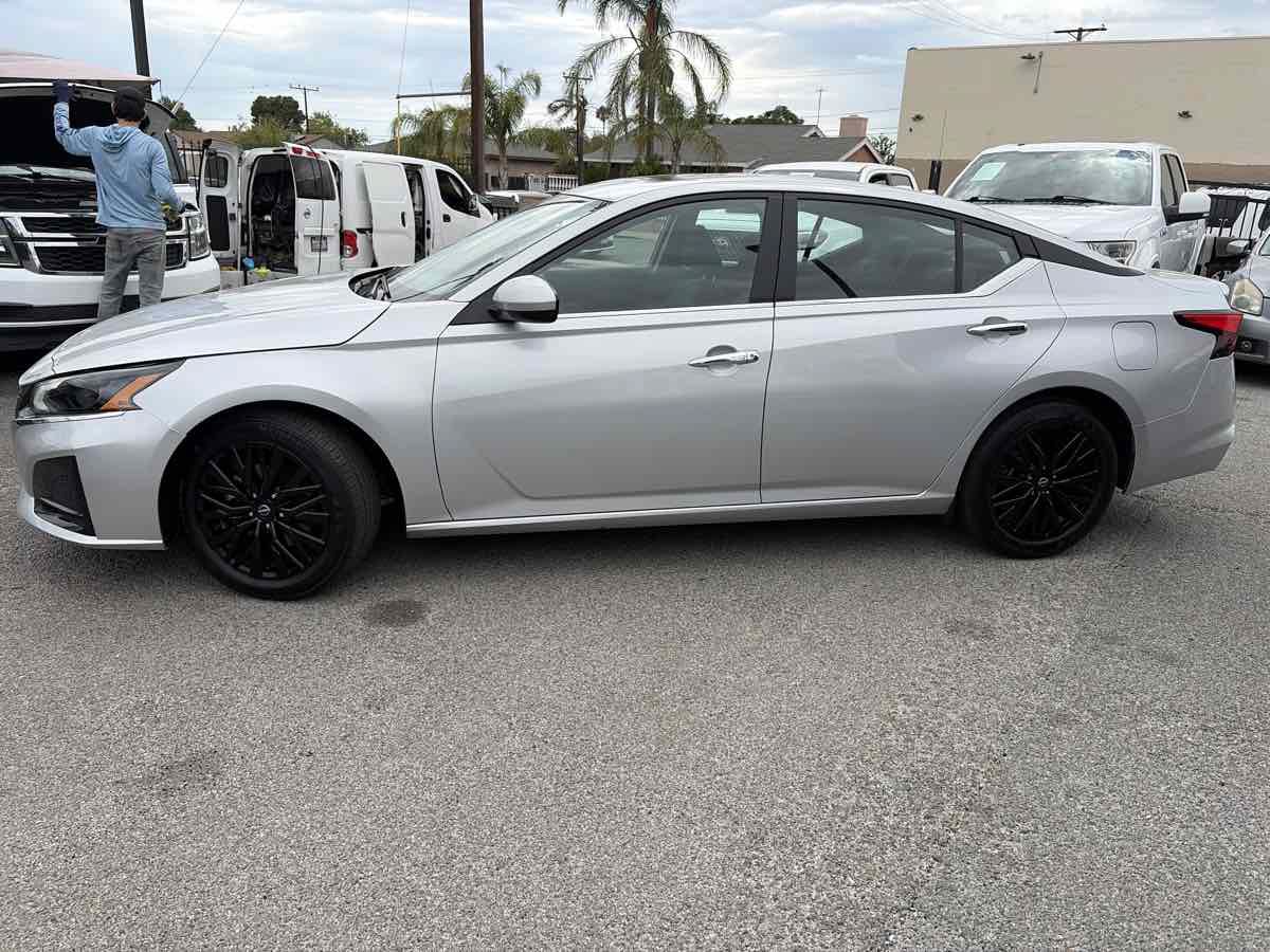 Used 2025 Nissan Altima 2.5 SV w/ SV Special Edition Package FWD image 2