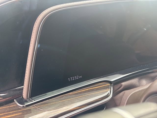 Certified 2022 Cadillac Escalade ESV Premium Luxury w/ Performance Package AWD/4WD image 6