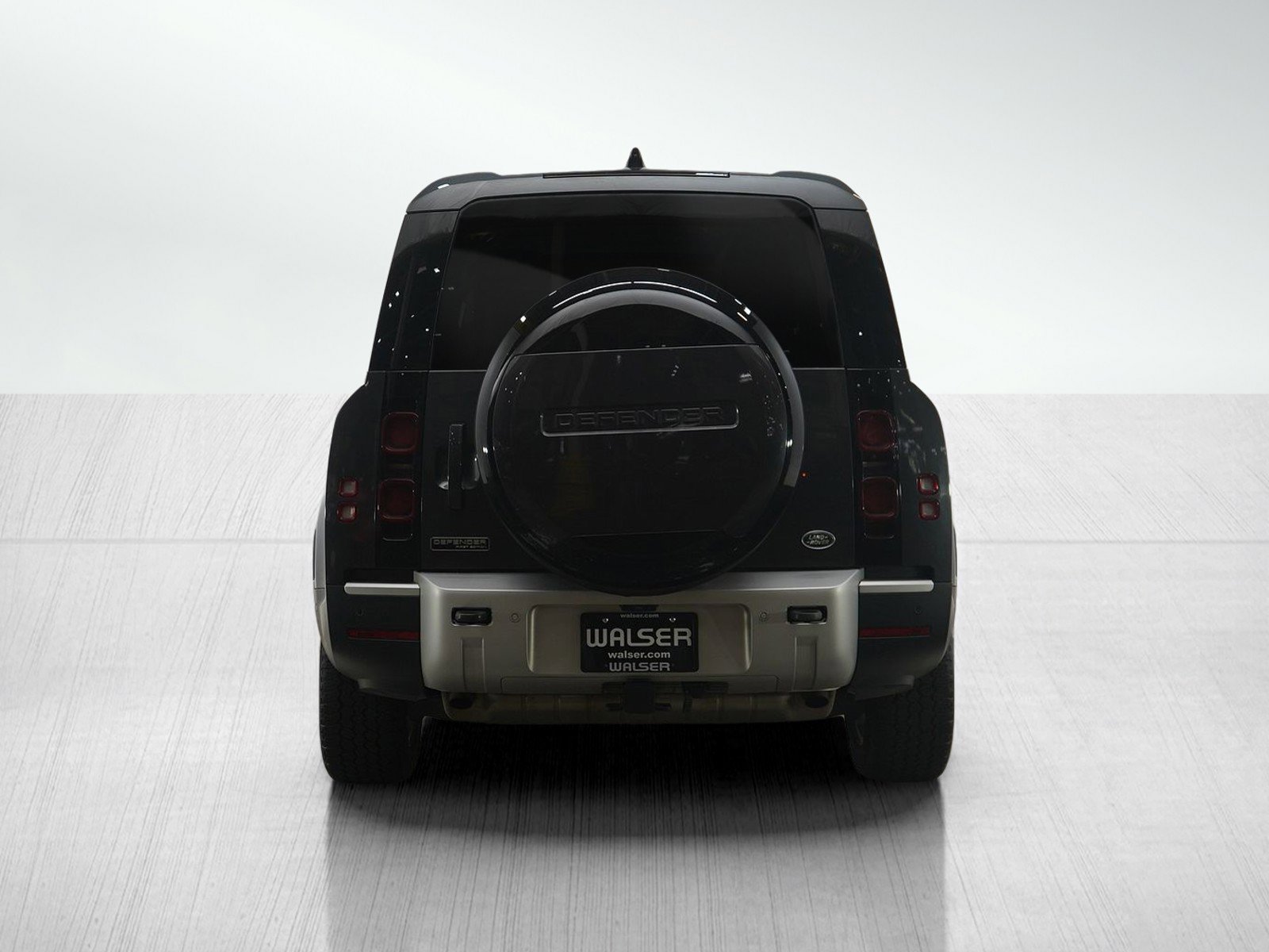 Used 2023 Land Rover Defender 130 First Edition image 4