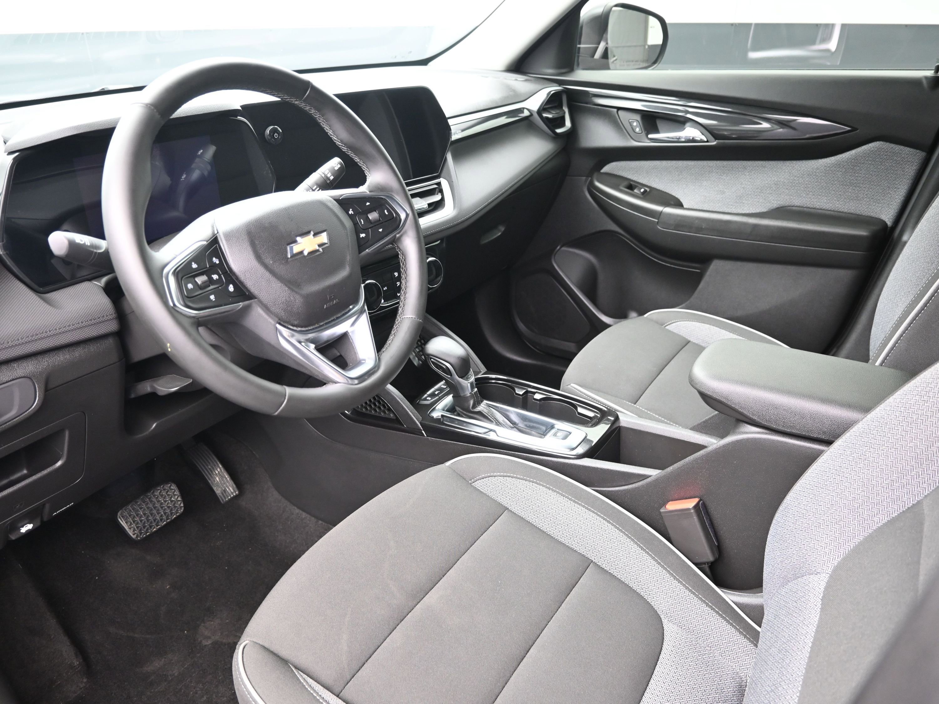 Used 2024 Chevrolet TrailBlazer LT w/ LT Cold Weather Package image 10