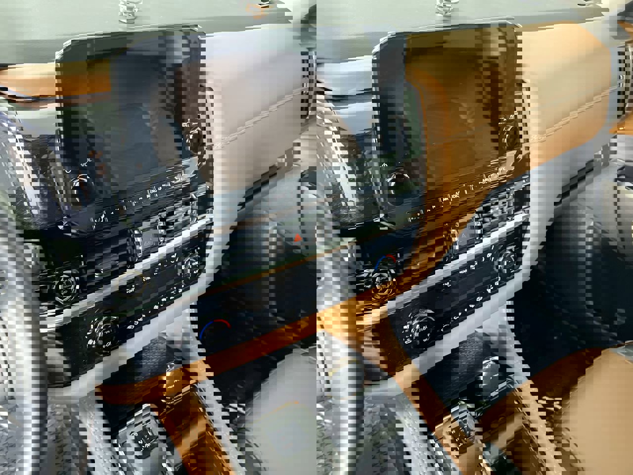 Used 2024 Nissan Pathfinder Platinum image 24