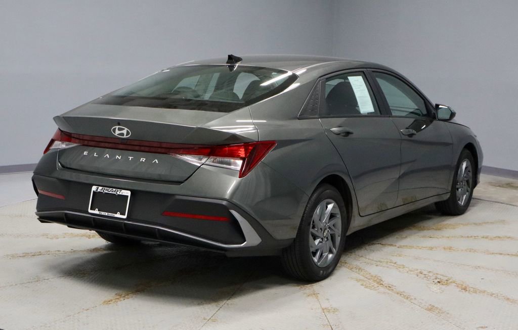 Certified 2024 Hyundai Elantra SEL image 12