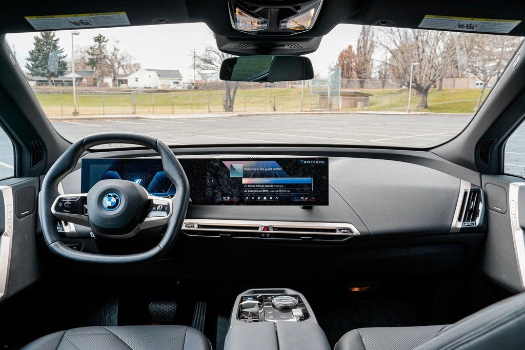 Used 2025 BMW iX xDrive50 image 12