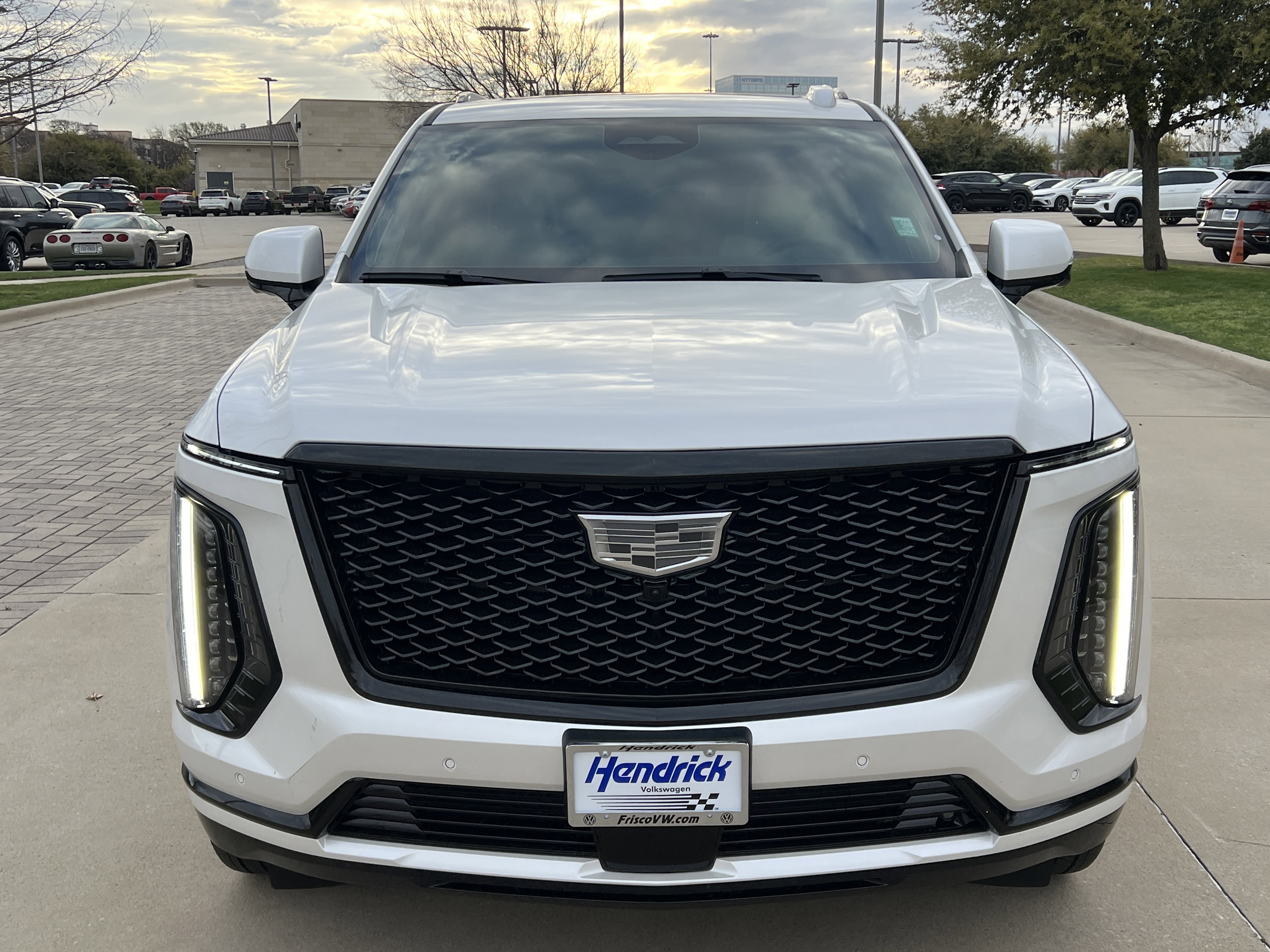 Used 2025 Cadillac Escalade Sport Platinum w/ LPO, ONYX Package AWD/4WD image 3