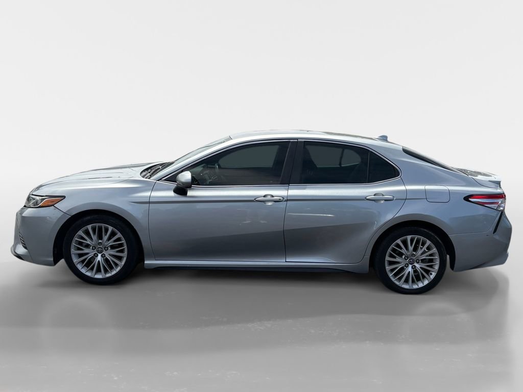 Used 2018 Toyota Camry SE w/ Moonroof Package FWD video 2