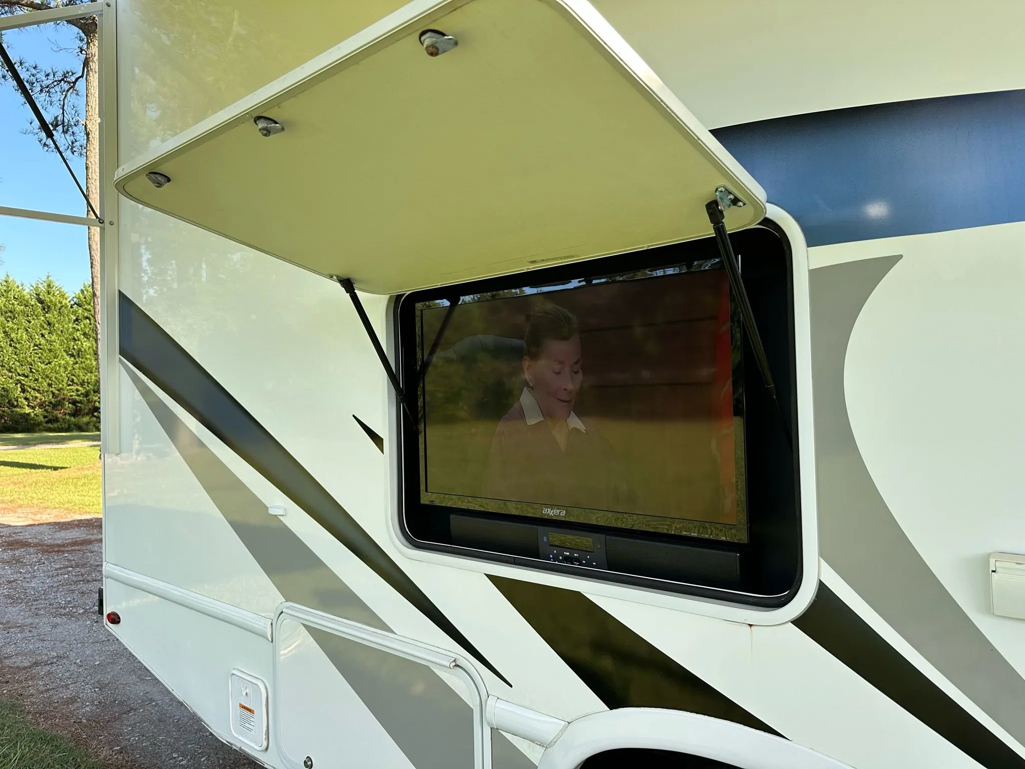 Used 2021 Ford E-450 and Econoline 450 Super Duty w/ Motorhome Prep Package image 19