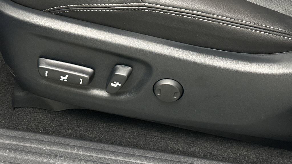 Used 2024 Toyota 4Runner Limited AWD/4WD image 18