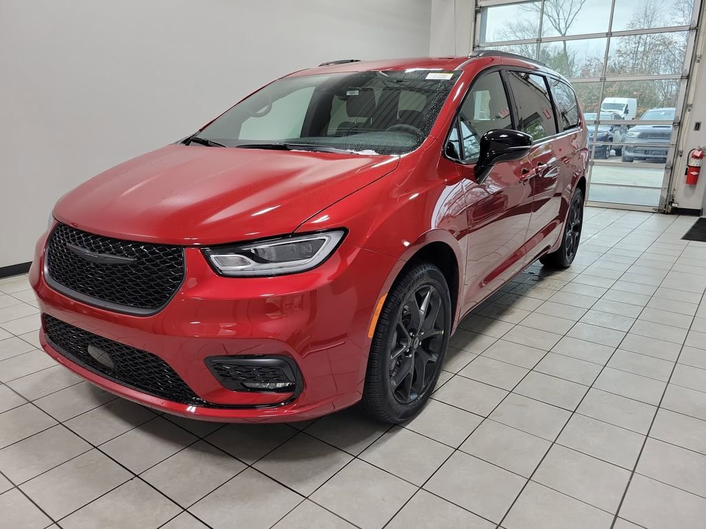 New 2026 Chrysler Pacifica Select w/ S Appearance Package AWD/4WD image 2