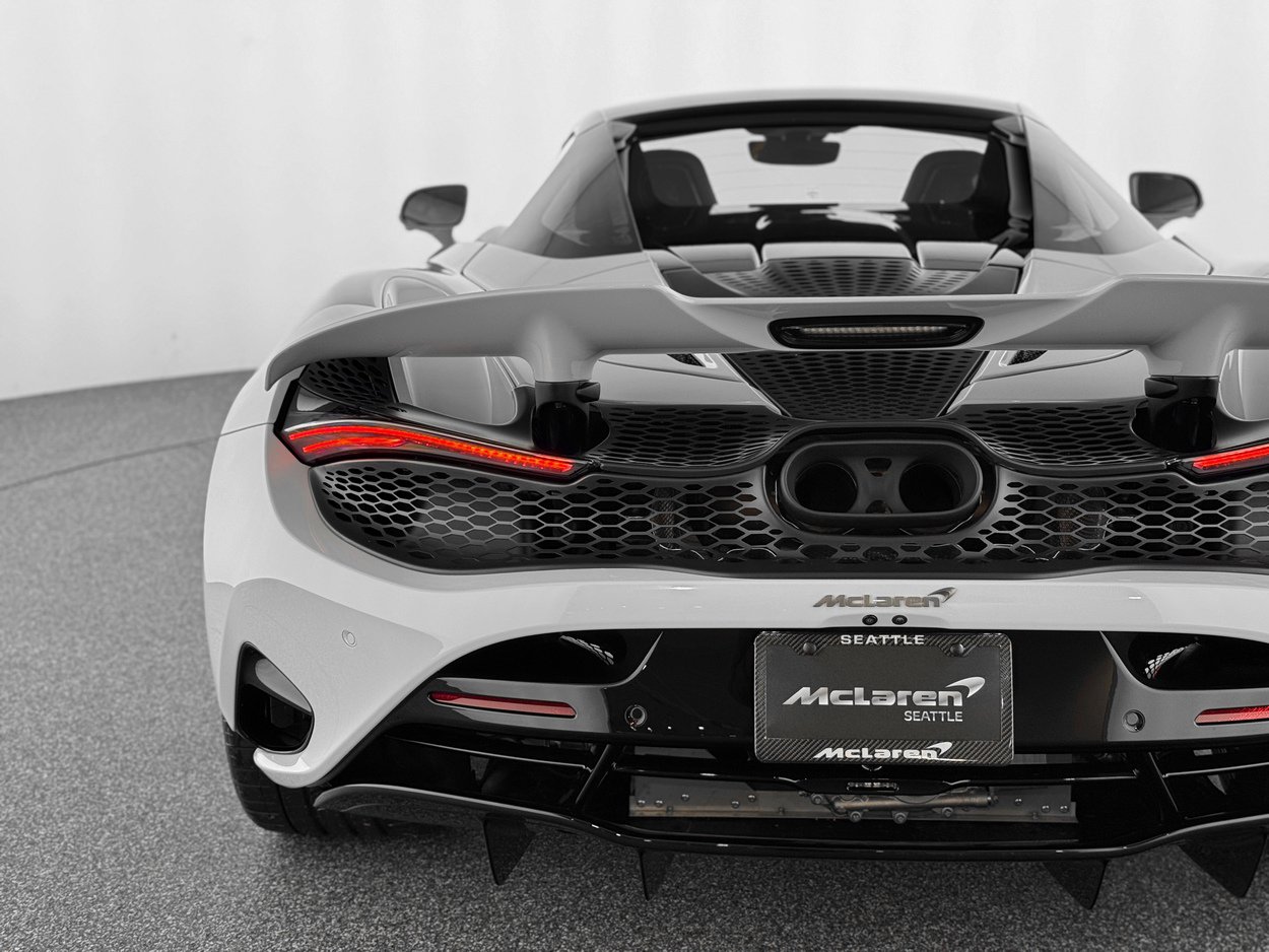 Used 2026 McLaren 750S Spider RWD image 41