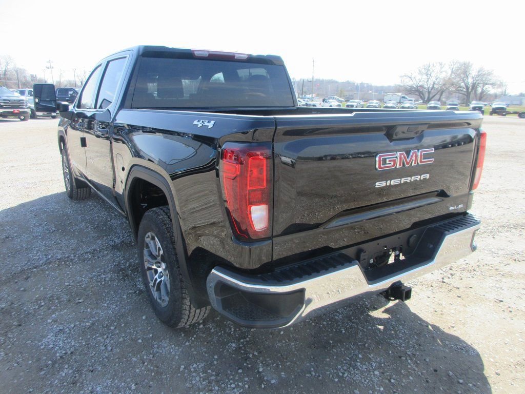 New 2026 GMC Sierra 1500 SLE w/ Max Trailering Package image 8