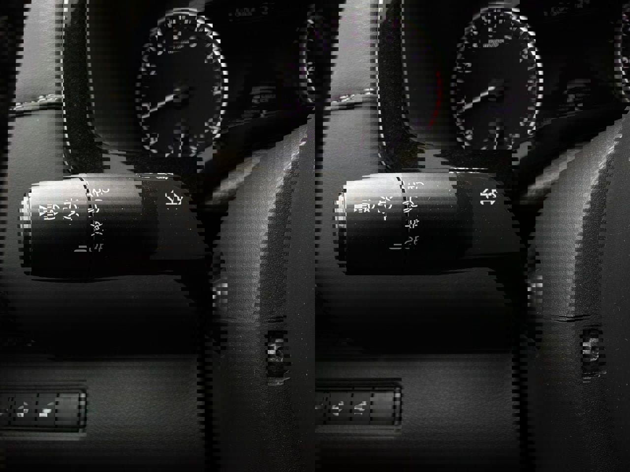 Used 2025 Nissan Pathfinder SV image 38