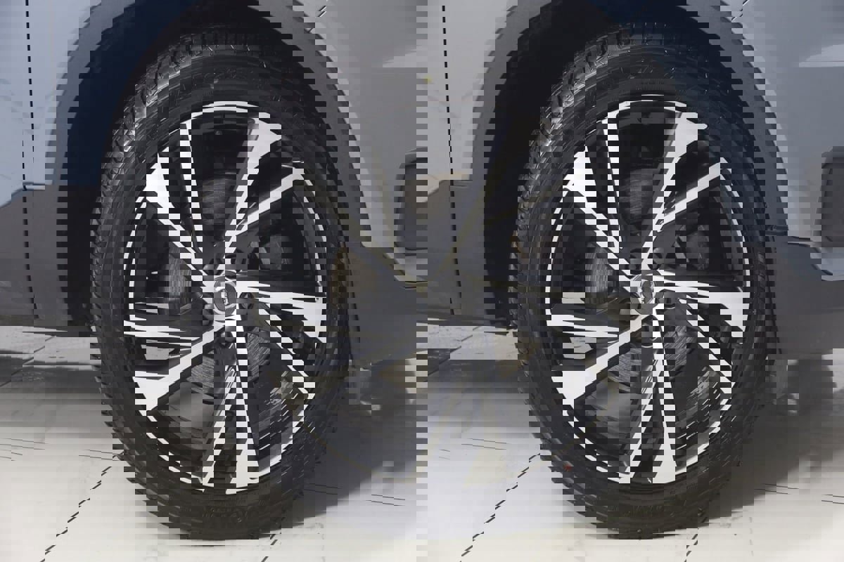 Used 2020 Volvo XC40 T5 R-Design image 15