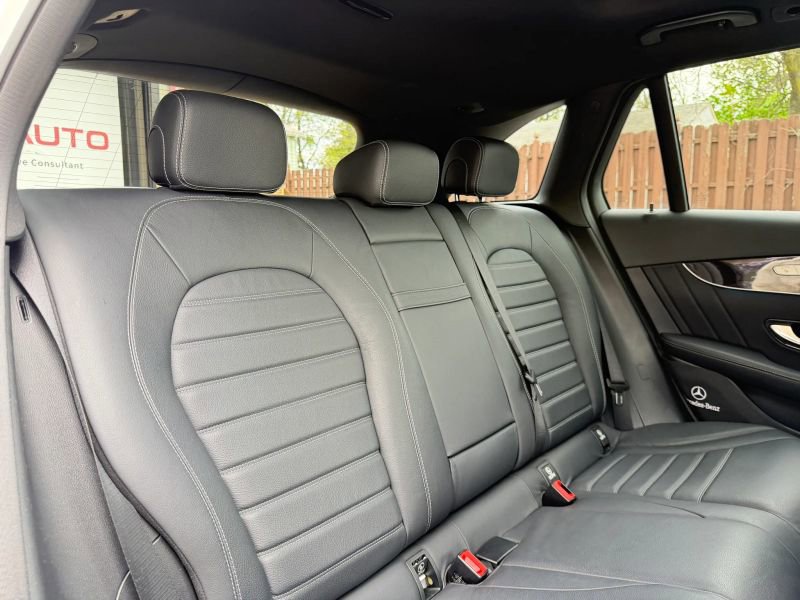 Used 2019 Mercedes-Benz GLC 300 4MATIC image 27
