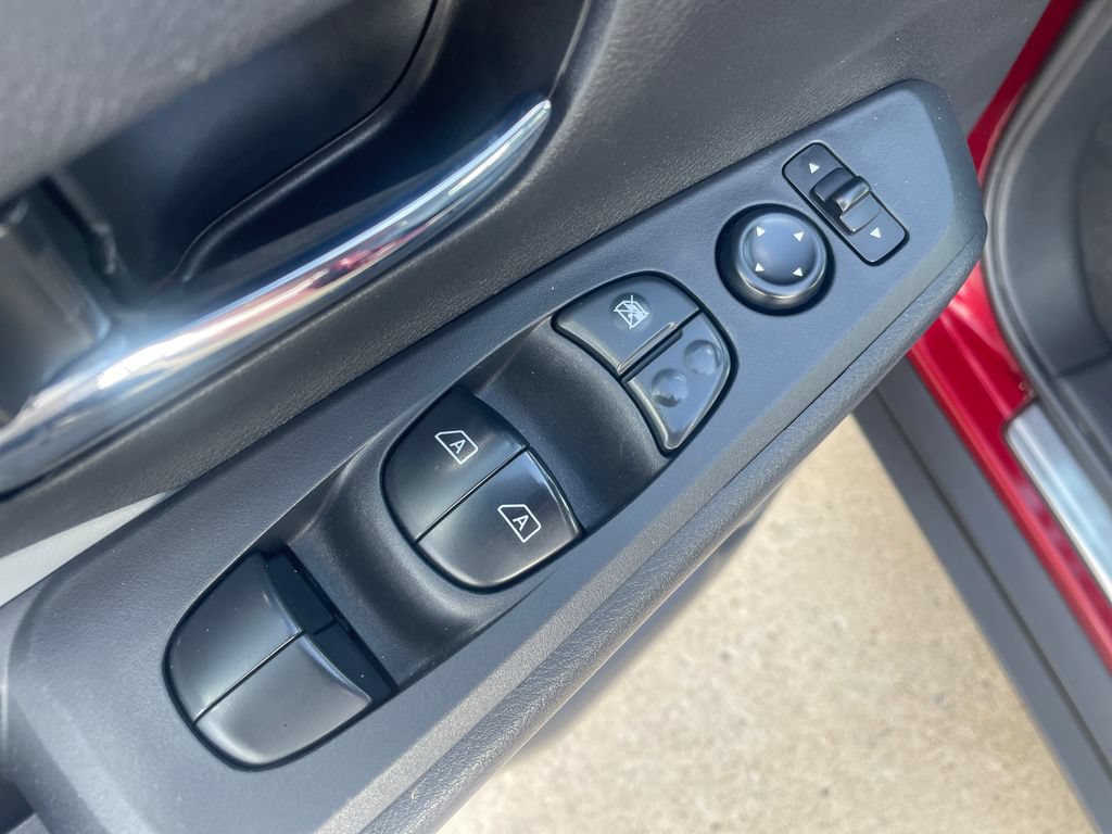 Certified 2024 Nissan Kicks SR w/ SR Premium Package FWD image 11