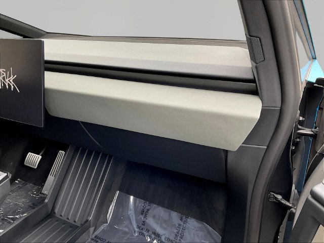 Used 2024 Tesla Cybertruck AWD Crew Cab image 26